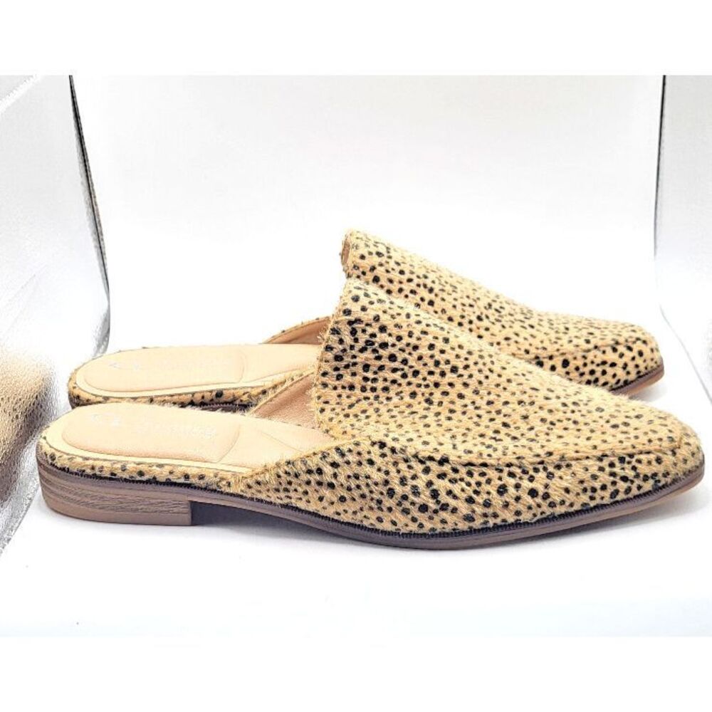 Chinese Laundry Tan and Black Cheetah-Print Slip-On Sandals